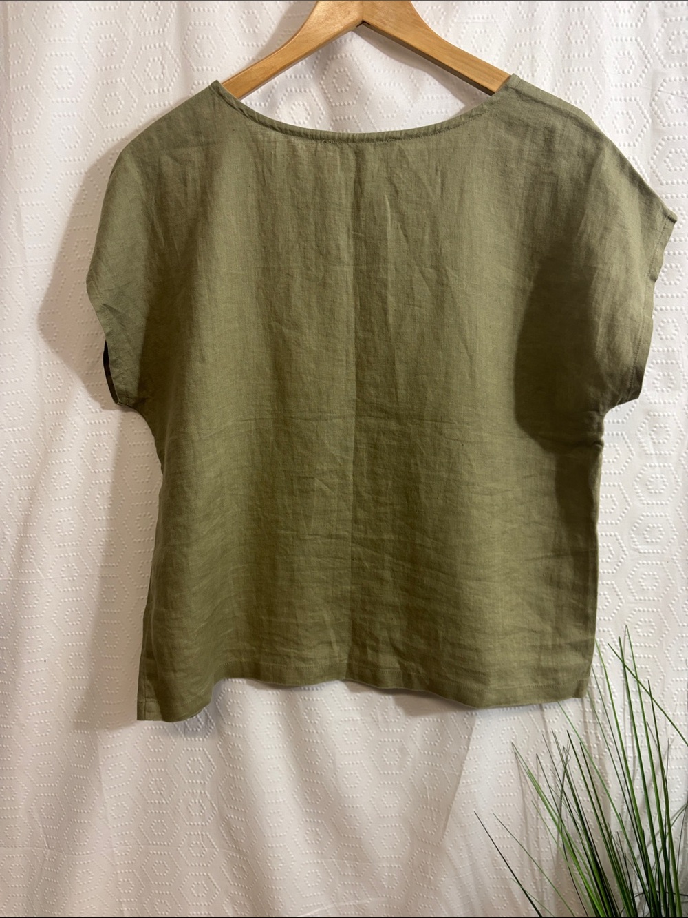 Quince 100% European Linen Tee in Washed Olive - Picture 6 of 6